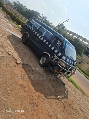 Toyota HiAce 2001 - Blue