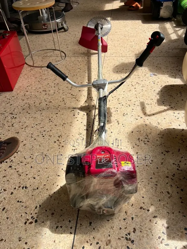 Honda 4-Stroke Brush Cutter / Grass Cutter - 1