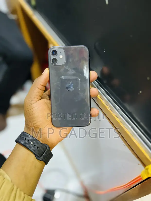 Apple iPhone 11 64GB Black - 1