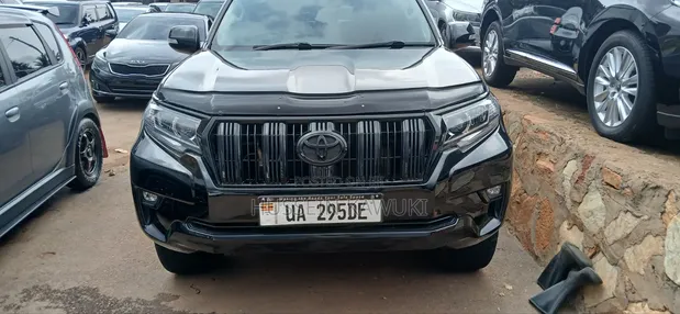 Toyota Land Cruiser Prado 2017 Black - 1