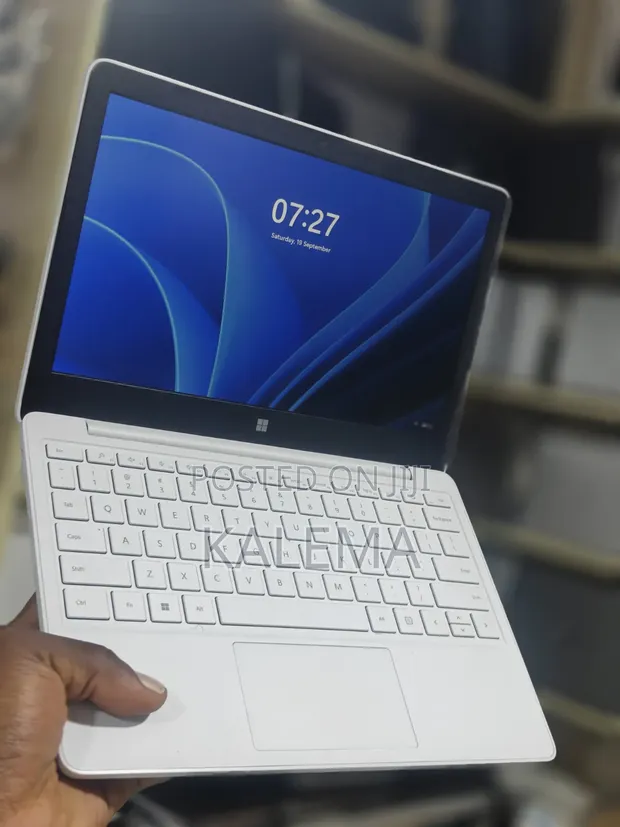 Microsoft Surface Laptop SE 8GB RAM, 128GB SSD - 1