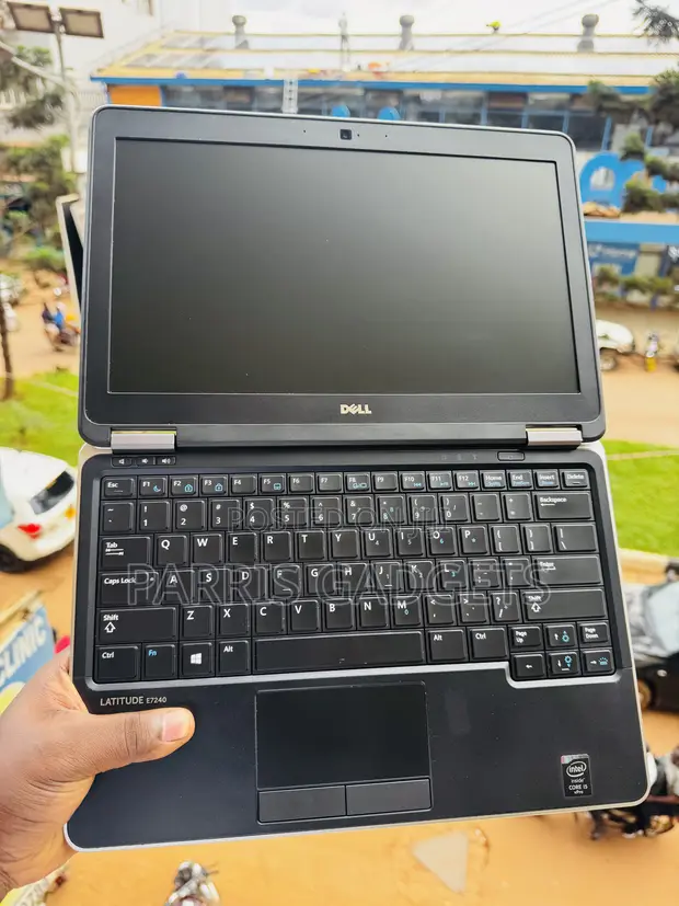 Dell Latitude 12 7250 Laptop - Core i5, 8GB RAM, 128GB SSD - 1