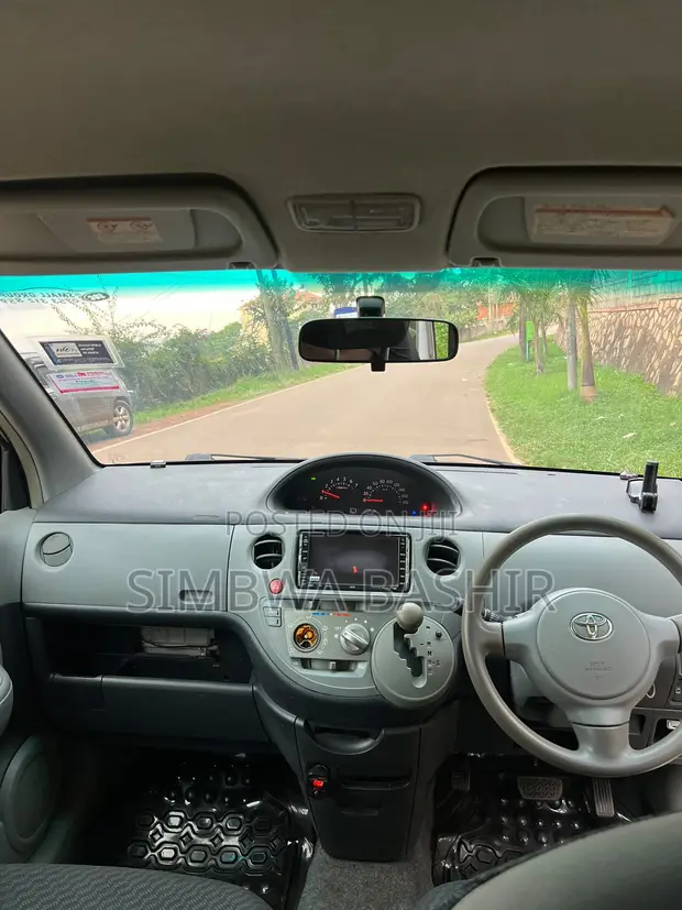 Toyota Sienta 2008 White - 1