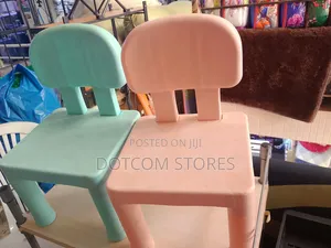 1pc Pastel-Colored Portable Plastic Children's Chairs
