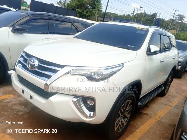 Toyota Fortuner 2018 Silver - 1