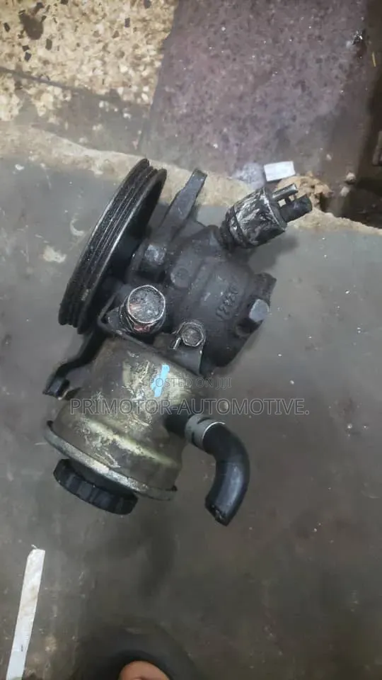 Genuine Toyota Steering Pump for 5A/7A Engines - 1