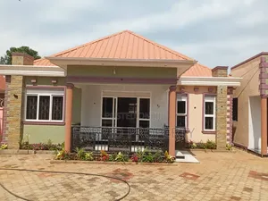 3 Bedroom House for Sale in Wakiso - Hoima/Kampala Road