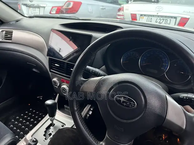 Subaru Impreza 2010 White - 1