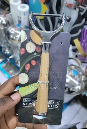Vegetable Peeler with Ergonomic Wooden Handle