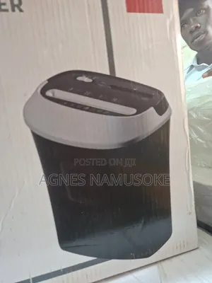 Deli Paper Shredder - 10 Sheets