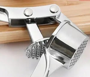 Garlic Press - Happy Kitchen