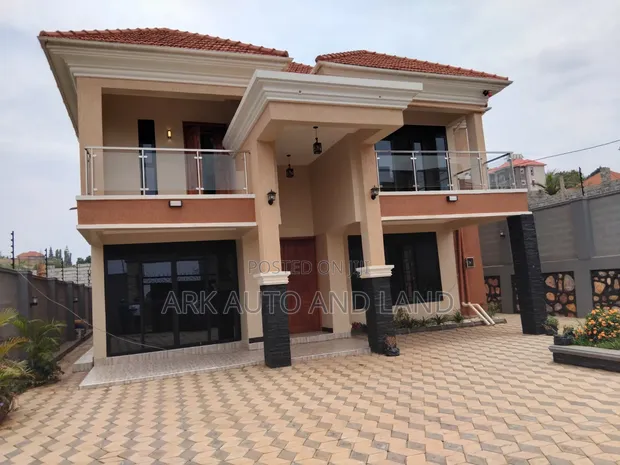4 Bedroom House for Sale in Kira - 1