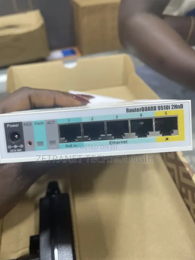 MikroTik RB951 Wireless Router - 1