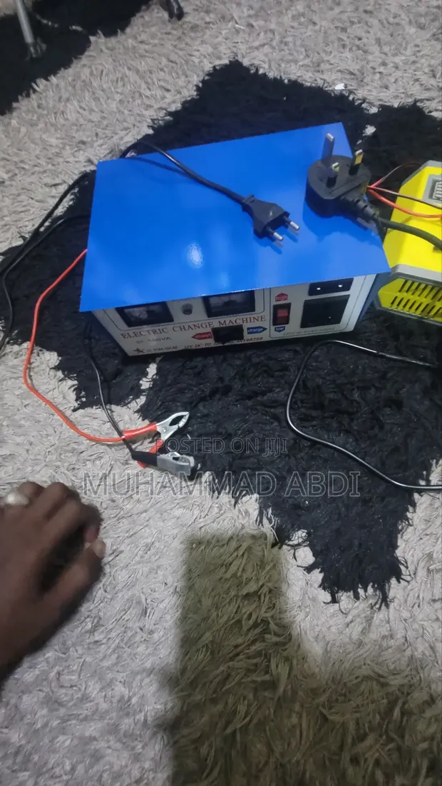 500W DC-AC Inverter with Battery Charger - 1