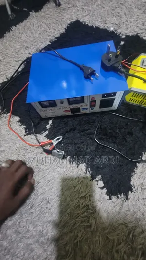 500W DC-AC Inverter with Battery Charger