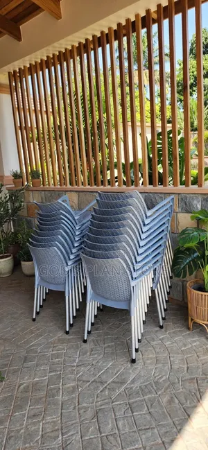 Advanced Norble Plastic Chairs for Restaurant/Bar