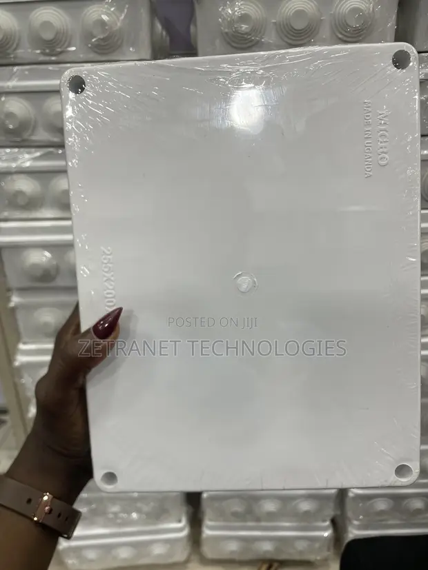 Adaptable Box 255x200x80mm IP65 Waterproof - 1