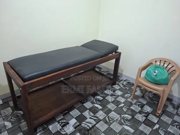 Foldable Massage Bed - 1