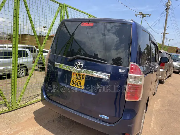 Toyota Noah 2010 Blue - 1