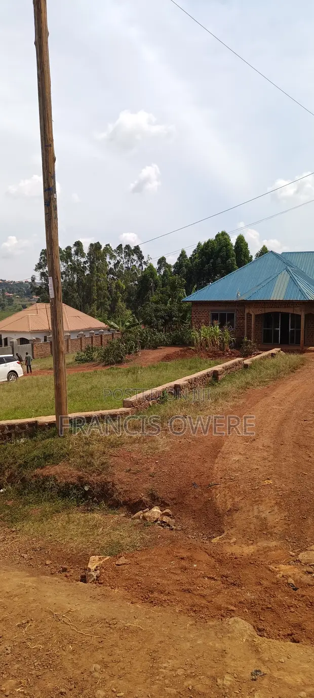 5 Bedroom House for Sale in Wakiso - 1