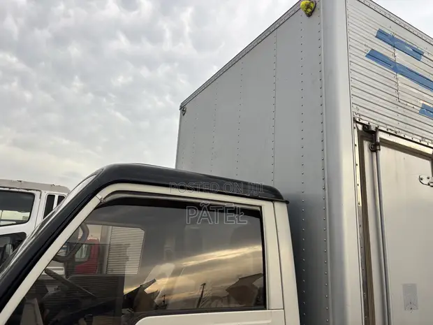 Mitsubishi Canter 8-Ton Truck - 1