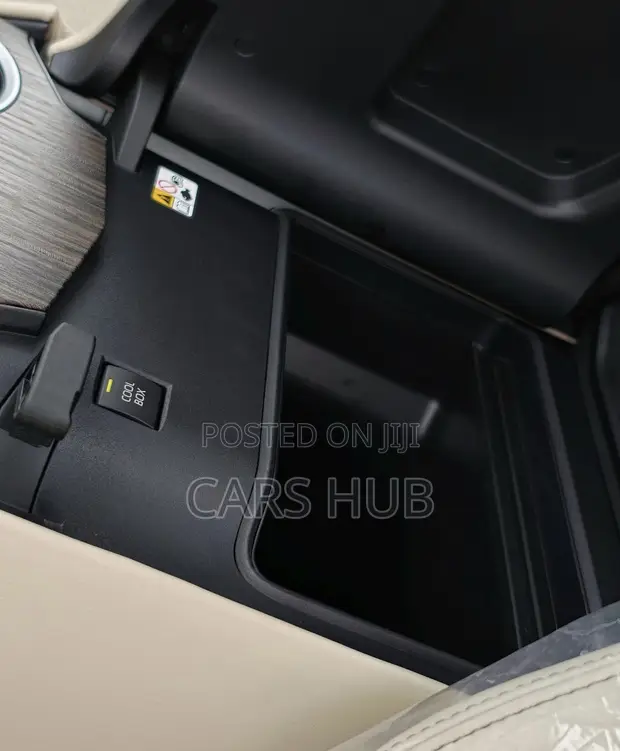 Toyota Land Cruiser LC300 2025 Black - 1