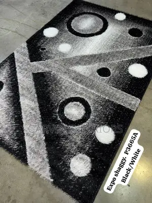 Expo Shaggy Rug - Black and White (1.5m x 2.2m)