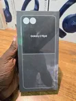 New Samsung Galaxy Z Flip8 256GB Graphite - 1