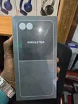 New Samsung Galaxy Z Flip8 256GB Graphite - 3