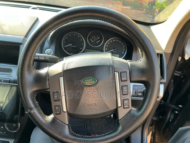 Land Rover Freelander 2010 Black - 1