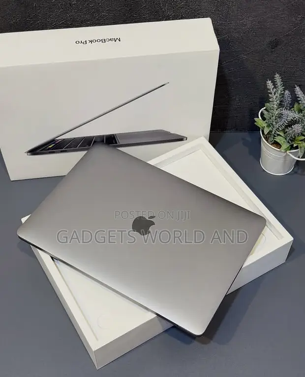 Apple MacBook Pro 2020 13" 32GB RAM 1TB SSD - 1