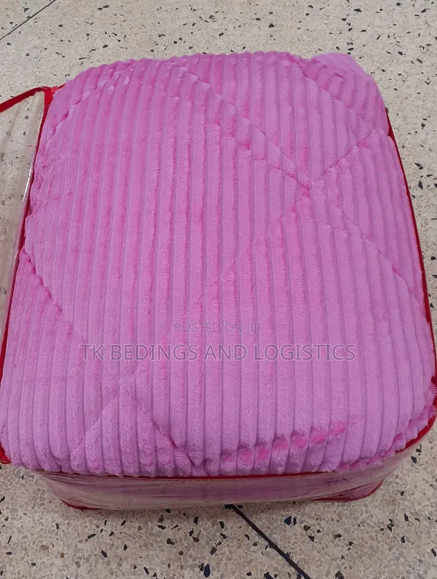 Metro 4-Piece Pink Bedcover Set - 1