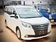 Toyota Noah 2.0 AWD (7 Seater) 2015 White - 1