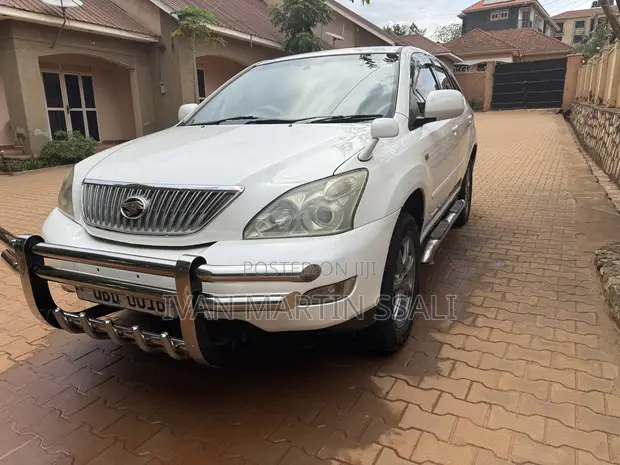 Toyota Harrier 2004 White - 1