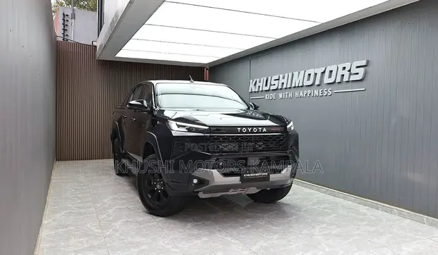 New Toyota Hilux 2025 Black - 1