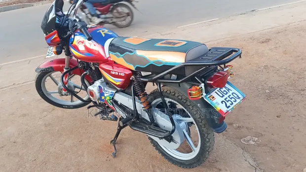 Bajaj Boxer 125 2025 Red - 1
