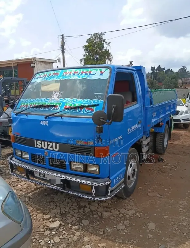 Isuzu Elf Long Truck - 1