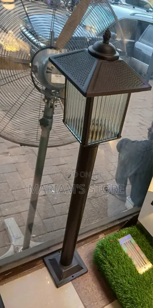 Outdoor Post Light with Fluted Glass and Pyramid Cap