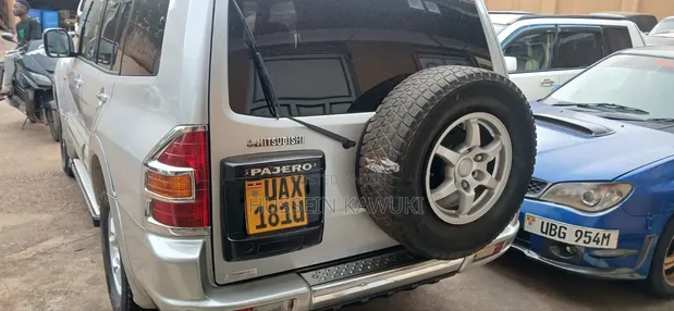 Mitsubishi Pajero 2007 Silver - 1