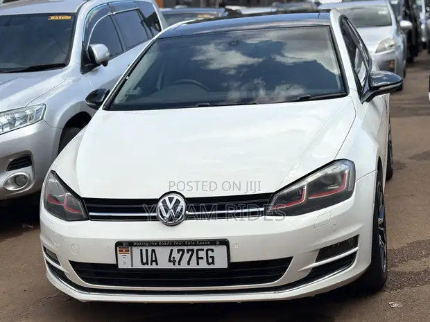Volkswagen Golf 2012 White - 1