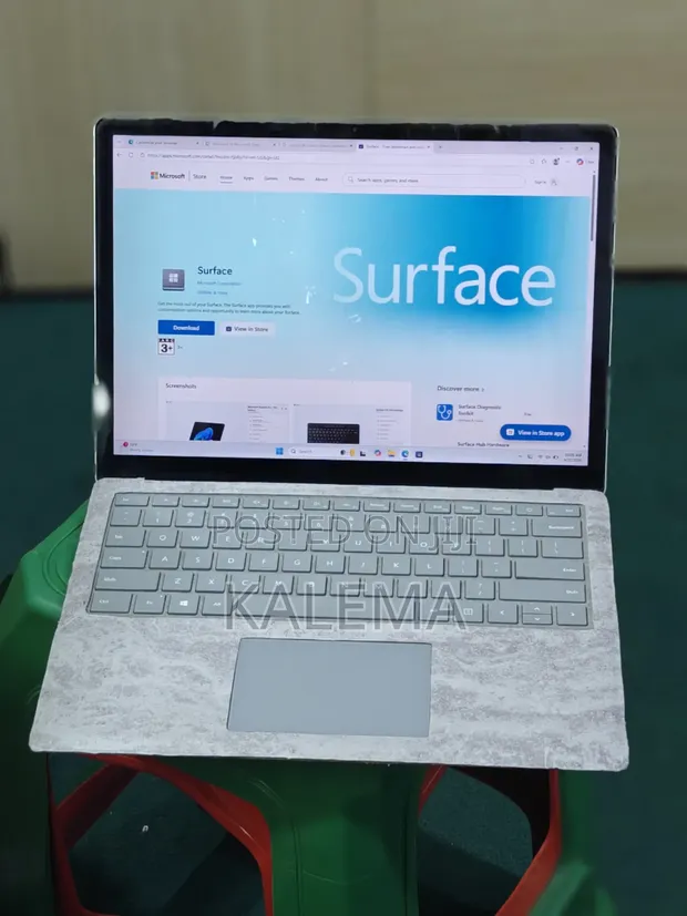 Microsoft Surface Laptop 2 - 16GB RAM, 512GB SSD, Intel Core i7 - 1