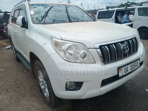Toyota Land Cruiser Prado 2011 White - 1