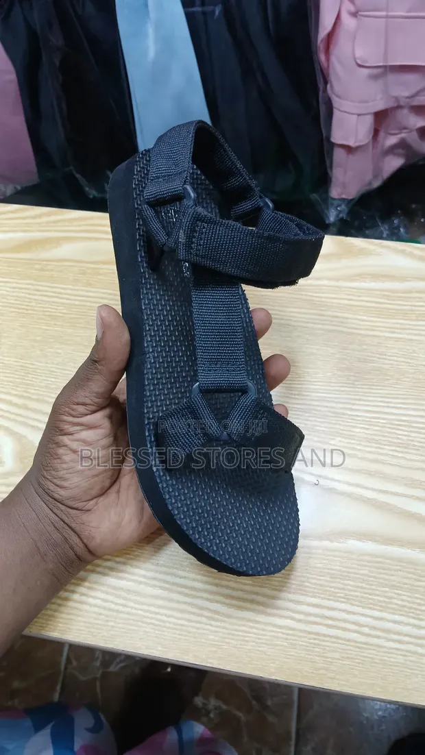 Kids' Universal Sandals - Size 35 - 1