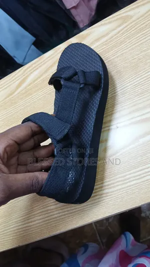 Kids' Universal Sandals - Size 35