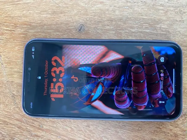 Apple iPhone XS 64GB Black - 1