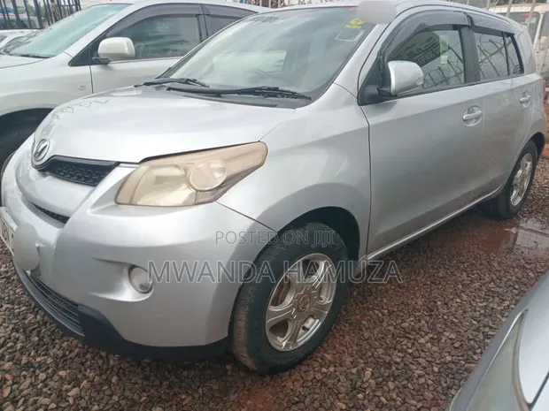 Toyota IST 2008 White - 1