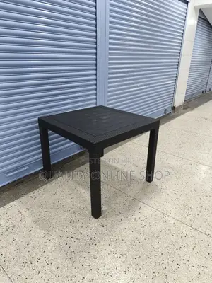 Corner Plastic Table - Seats 4