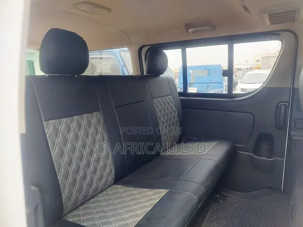 Toyota HiAce Super GL 2013 - 1