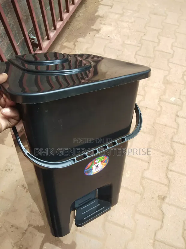 Plastic Pedal Dustbin - 1