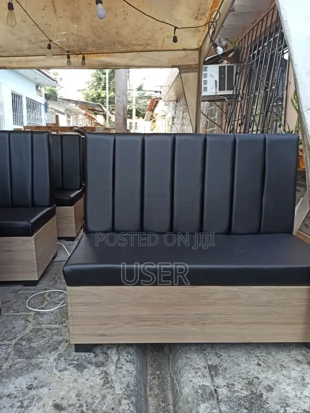 Modern Salon Waiting Chair - 1